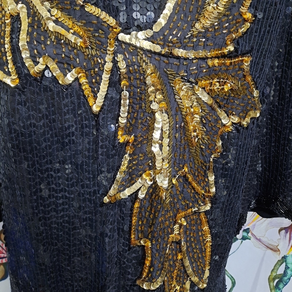 ~{Vintage}~ Silk sequined scalloped edge top. - Picture 5 of 9